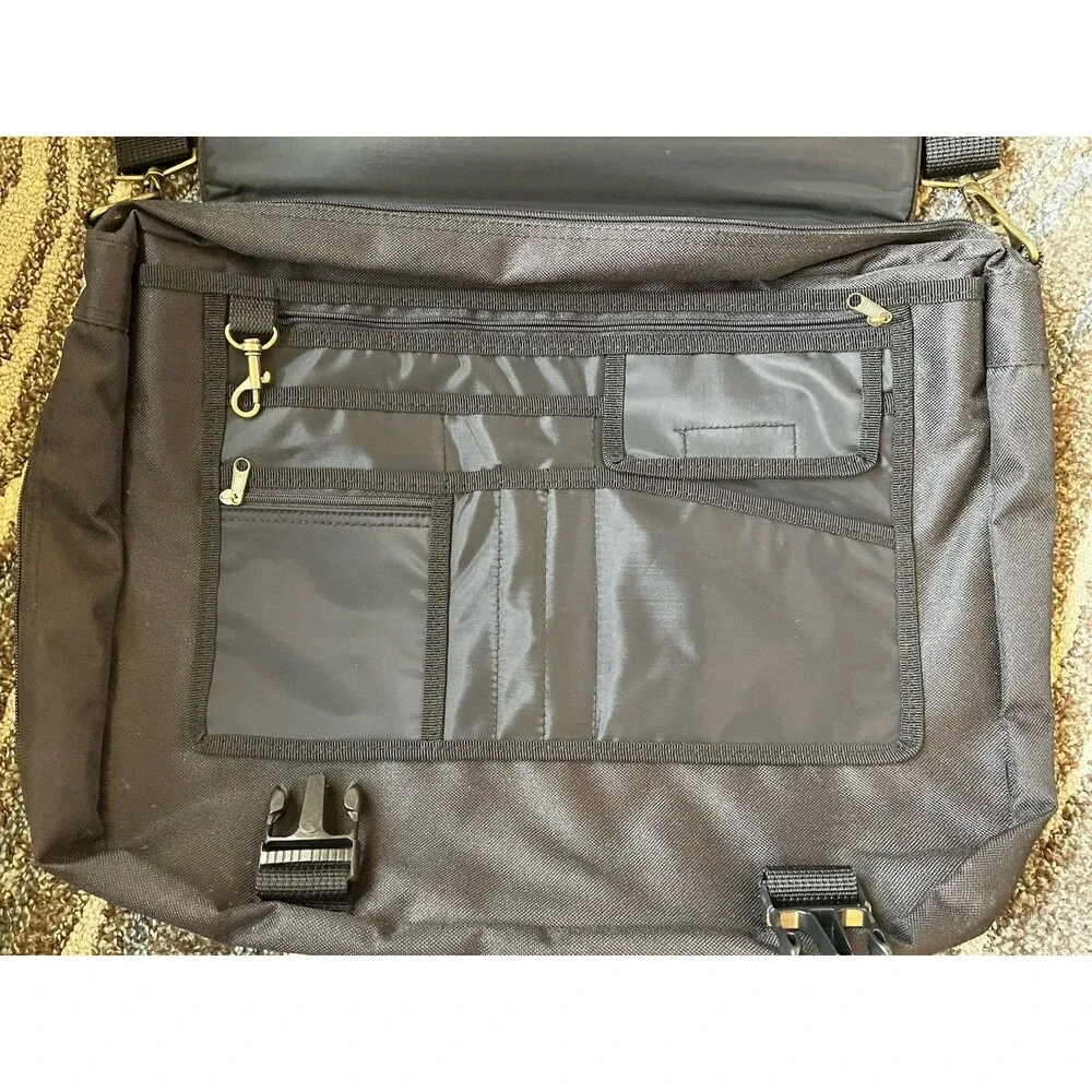 Leeds Black Canvas Messenger Computer Bag North West Zipper